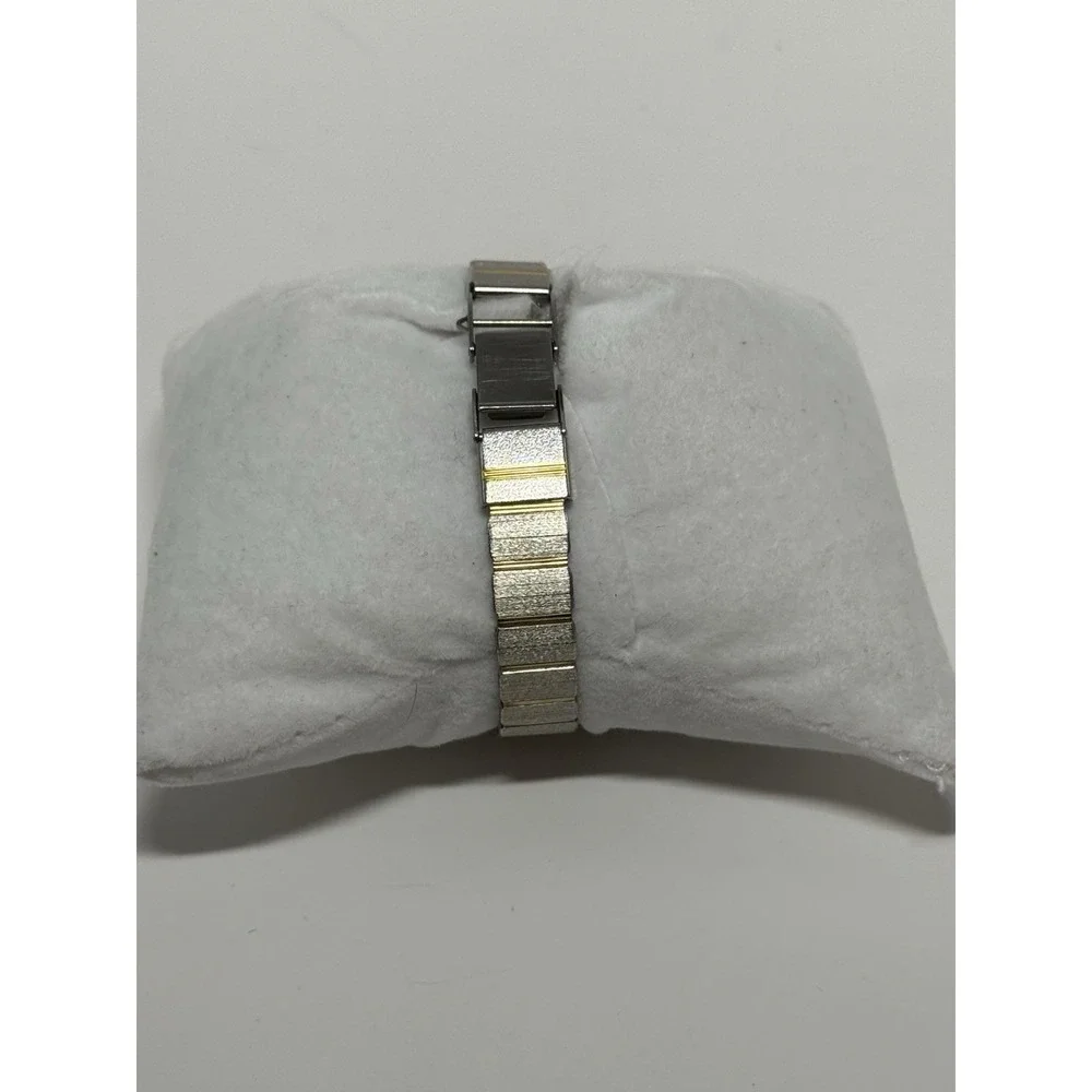 Vtg Seiko Quartz Two Toned Women Watch 2E20-5039 13mm Japan Silver Not Tested